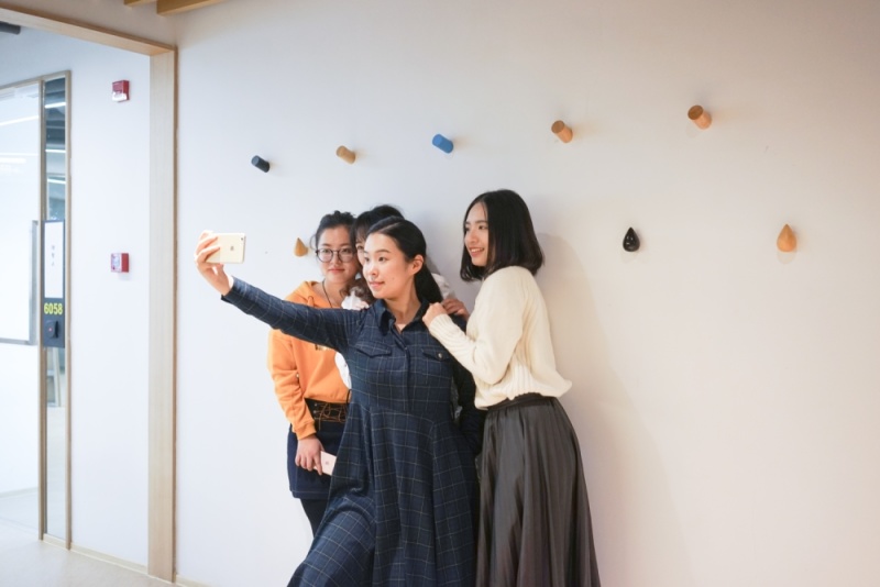 À¶¹âÓº½õÍ廨԰±ðÊû¡°çôÔ°¡± À¶¹âÓº½õÍ廨԰±ðÊû¡°çôÔ°¡±