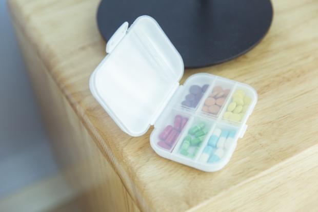 医用床头柜什么材质床头柜能承受多重？家居安全使用指南_https://www.jmylbn.com_新闻资讯_第1张