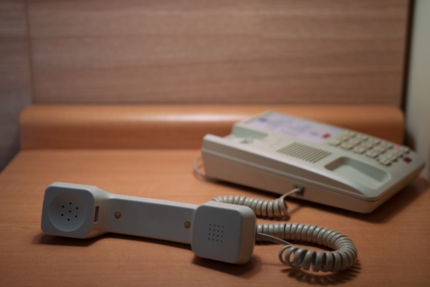 医用床头柜什么材质床头柜买多少钱的合适 选购需兼顾预算与实用性_https://www.jmylbn.com_新闻资讯_第2张