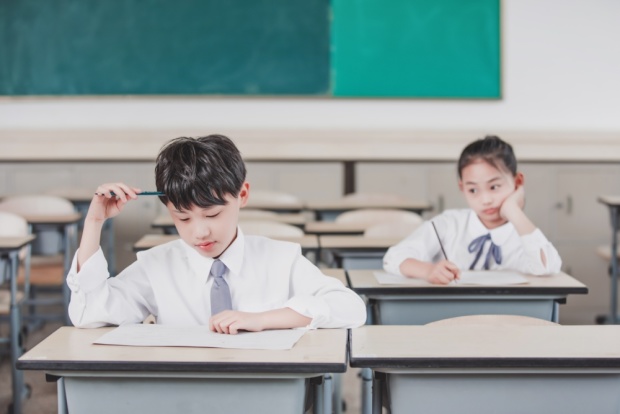 大人书桌一般多高？居家办公的人体工学指南