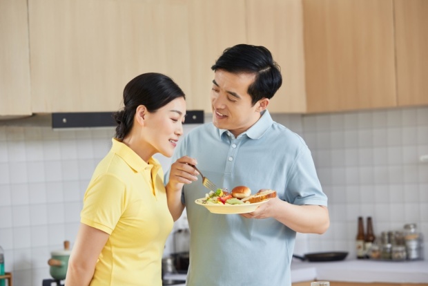 事关养老和住房一批新规明日实施，养老机构预收费如何监管？